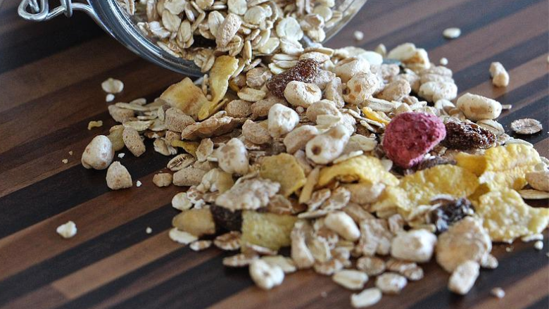 Classificação de alimentos de baixa umidade por risco microbiano
